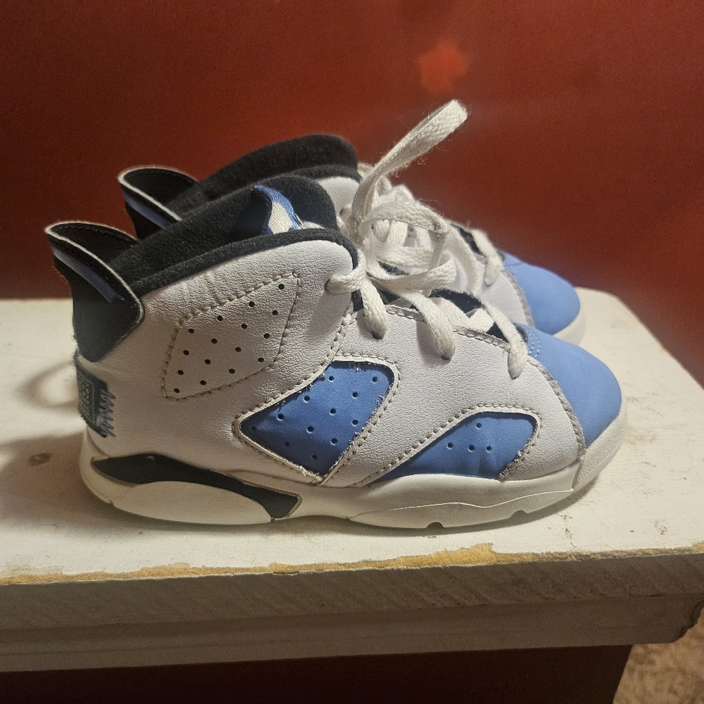 Jordan Kids White and Light Blue High-Top Sneakers Unc Size 9c